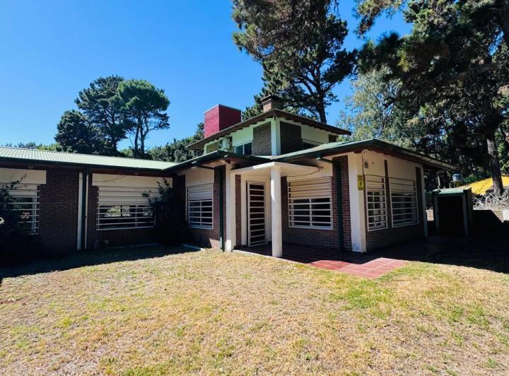 Casa · 200m² · 5 Ambientes · 1 Cochera