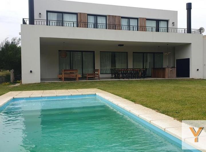 Casa · 250m² · 6 Ambientes