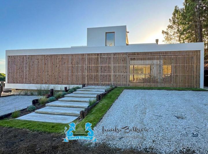 Casa · 470m² · 5 Ambientes · 1 Cochera