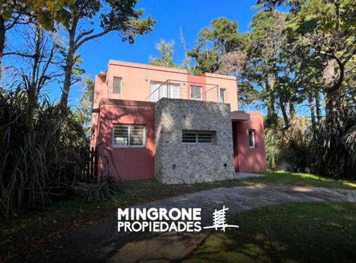 Casa · 172m² · 5 Ambientes · 1 Cochera