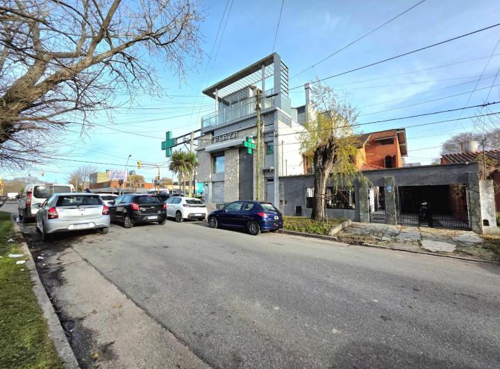 Casa · 300m² · 9 Ambientes · 1 Cochera