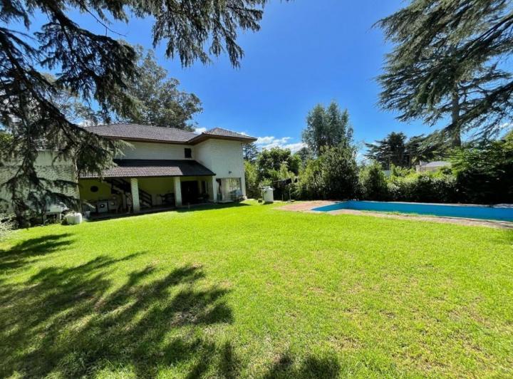 Casa · 298m² · 5 Ambientes · 2 Cocheras