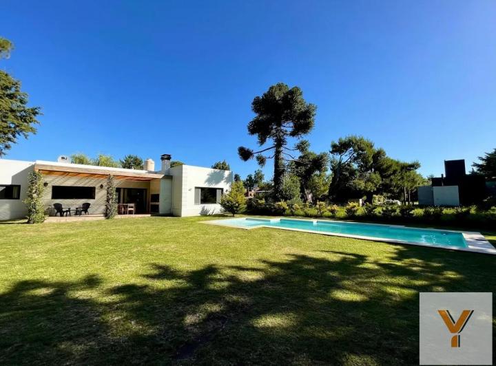 Casa · 180m² · 4 Ambientes