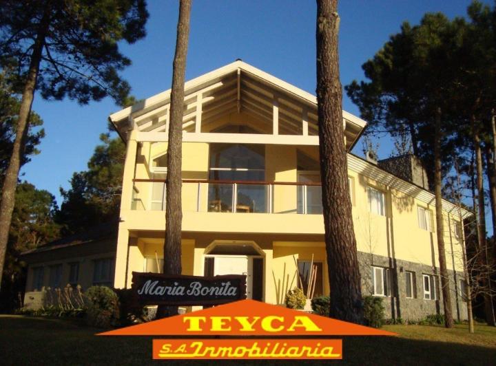 Casa · 300m² · 5 Ambientes · 2 Cocheras
