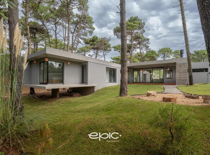 Casa · 210m² · 4 Ambientes · 1 Cochera