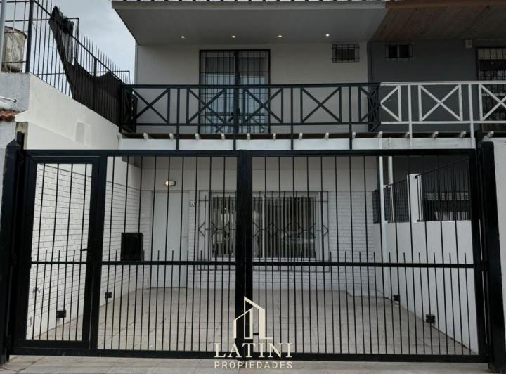 Casa · 80m² · 4 Ambientes · 2 Cocheras