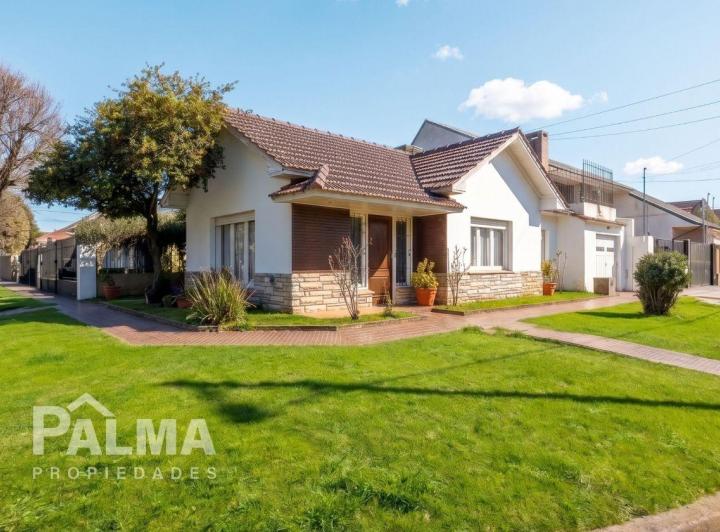 Casa · 160m² · 3 Ambientes · 2 Cocheras