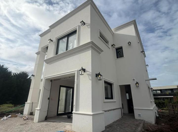 Casa · 280m² · 5 Ambientes