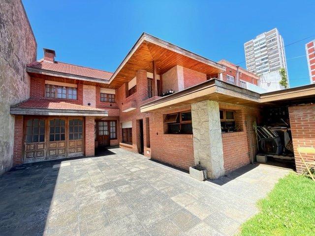 Casa · 140m² · 4 Ambientes · 1 Cochera