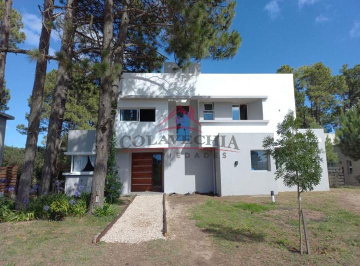 Casa · 250m² · 5 Ambientes · 1 Cochera