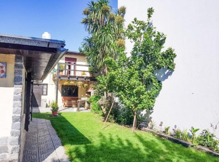 Casa · 120m² · 5 Ambientes · 2 Cocheras