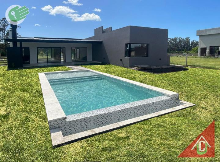 Casa · 190m² · 5 Ambientes · 4 Cocheras