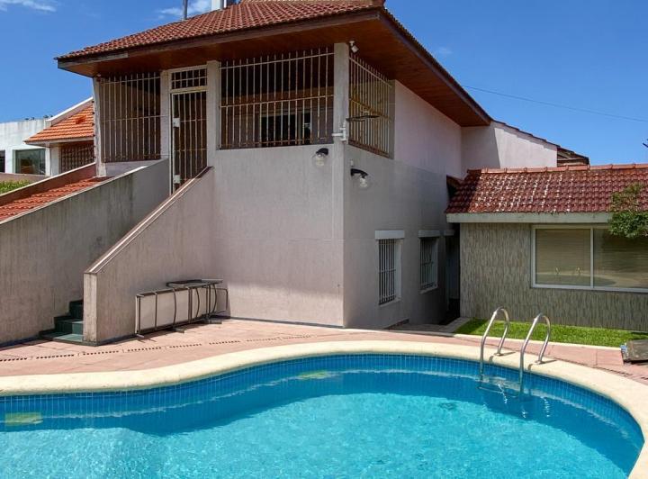 Casa · 232m² · 4 Ambientes · 2 Cocheras
