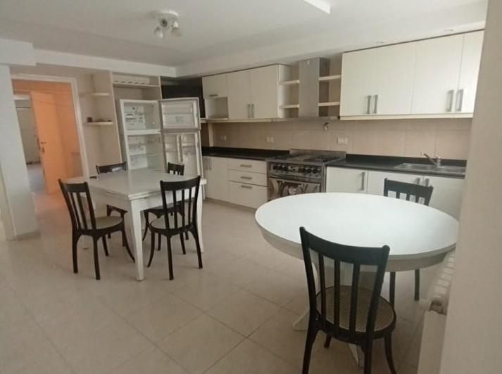 Casa · 220m² · 6 Ambientes · 2 Cocheras