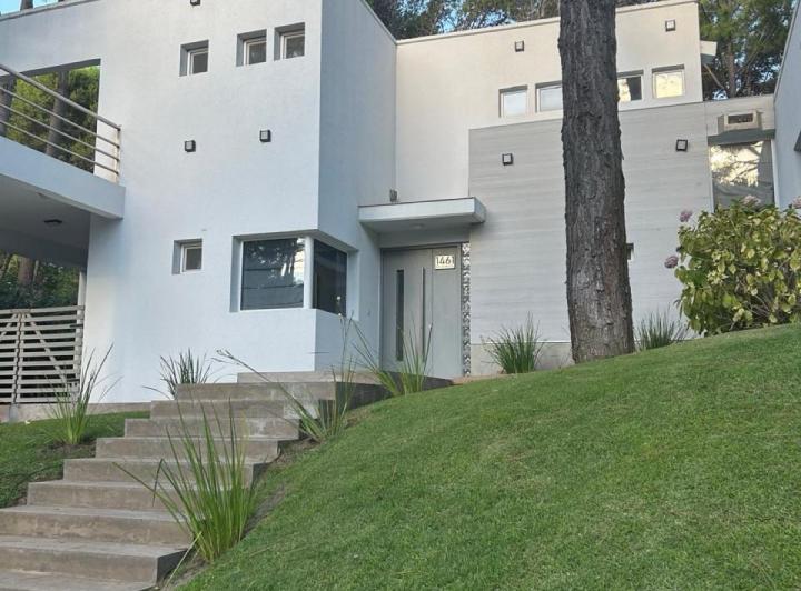 Casa · 168m² · 5 Ambientes · 4 Cocheras