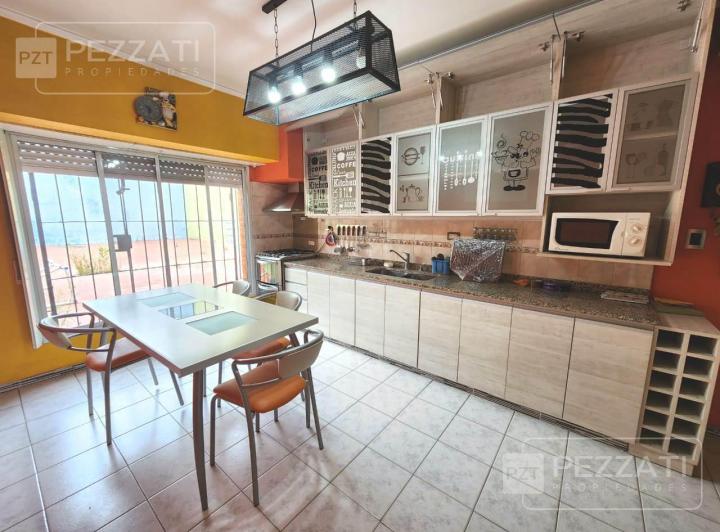 Casa · 153m² · 5 Ambientes · 2 Cocheras