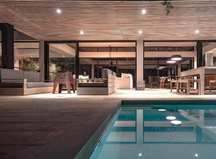 Casa · 450m² · 5 Dormitorios