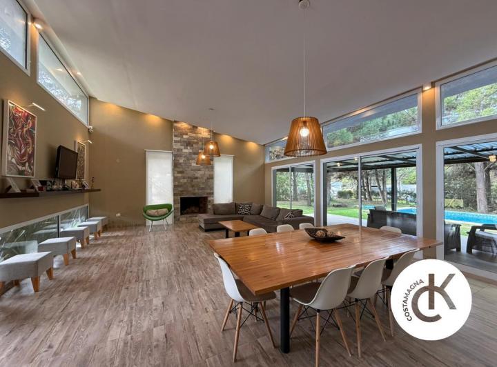 Casa · 200m² · 4 Ambientes · 1 Cochera