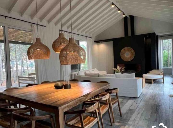 Casa · 260m² · 6 Ambientes · 1 Cochera