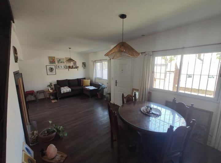 Casa · 75m² · 4 Ambientes · 1 Cochera