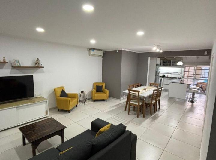 Casa · 150m² · 4 Ambientes · 2 Cocheras
