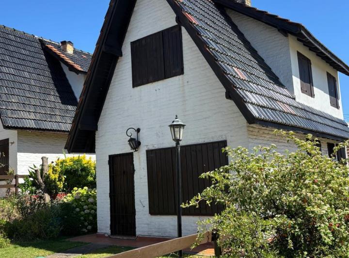 Casa · 90m² · 3 Dormitorios · 1 Cochera
