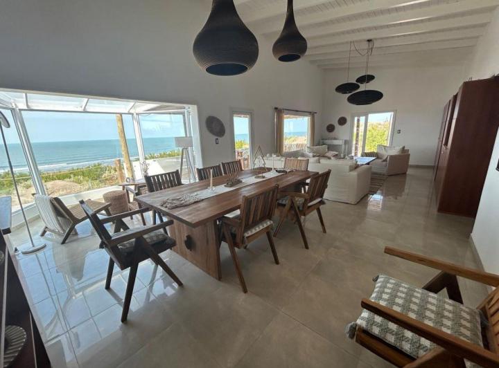 Casa · 140m² · 6 Ambientes