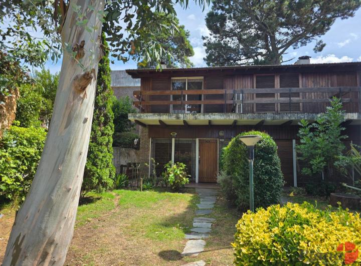 Casa · 75m² · 2 Dormitorios · 1 Cochera