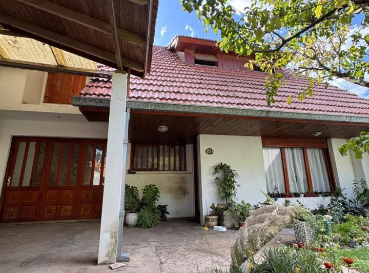 Casa · 230m² · 6 Ambientes