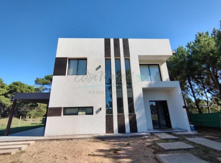 Casa · 150m² · 4 Ambientes · 1 Cochera