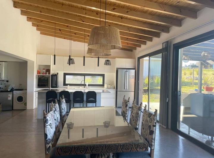 Casa · 210m² · 3 Ambientes · 4 Cocheras