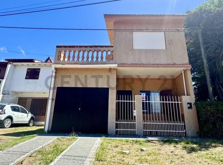 Casa · 162m² · 3 Ambientes · 1 Cochera