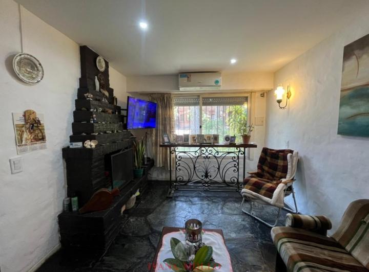Casa · 77m² · 4 Ambientes · 1 Cochera