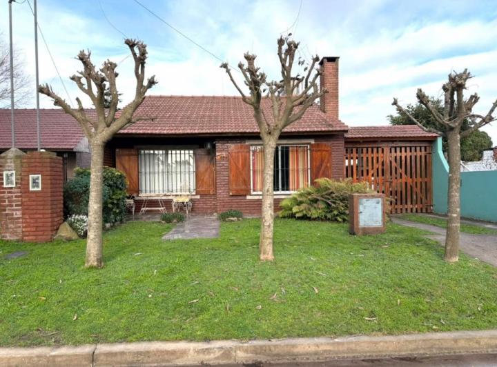 Casa · 130m² · 4 Ambientes · 1 Cochera