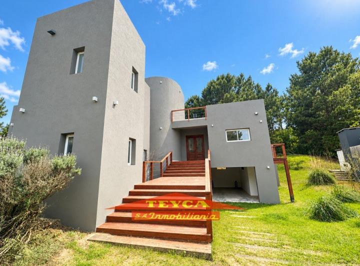 Casa · 168m² · 4 Ambientes · 2 Cocheras