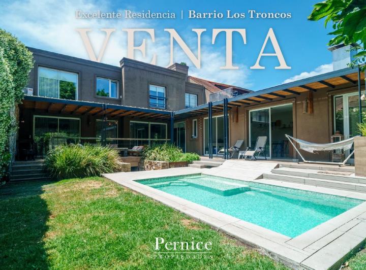 Casa · 400m² · 6 Ambientes · 2 Cocheras