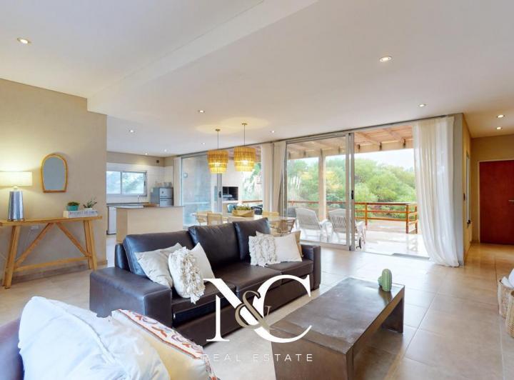 Casa · 200m² · 5 Ambientes