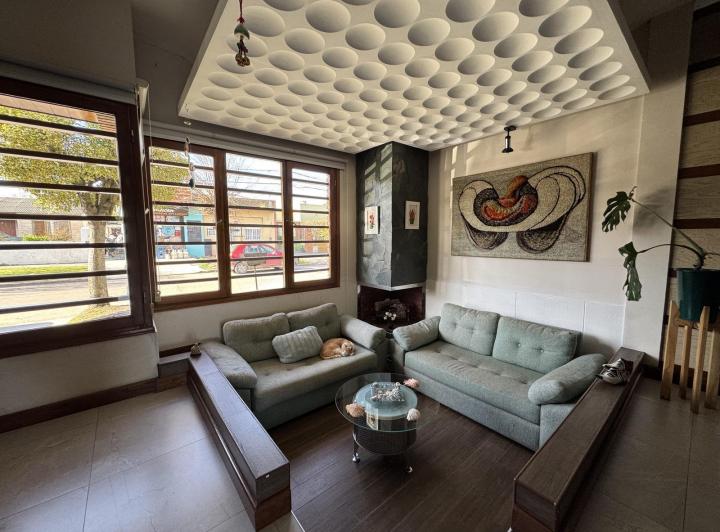 Casa · 200m² · 5 Ambientes · 2 Cocheras