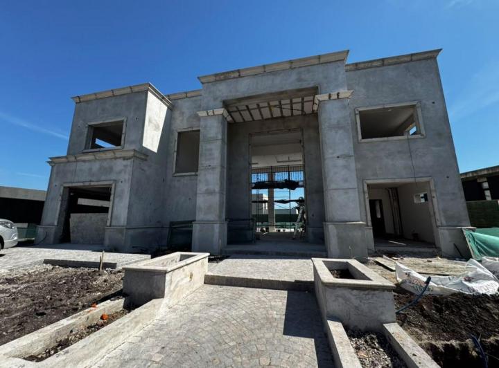 Casa · 344m² · 5 Ambientes · 1 Cochera