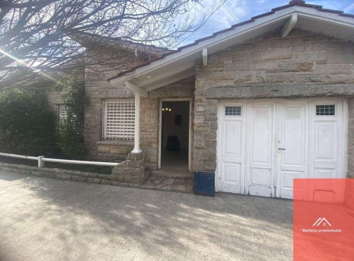 Casa · 75m² · 4 Ambientes · 1 Cochera