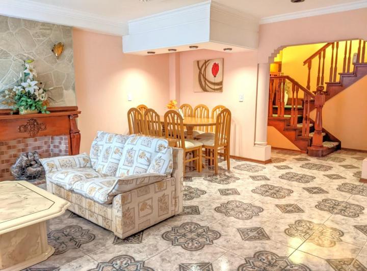 Casa · 175m² · 6 Ambientes · 1 Cochera