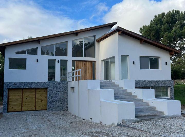 Casa · 310m² · 4 Dormitorios