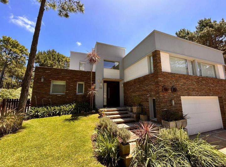 Casa · 297m² · 4 Ambientes