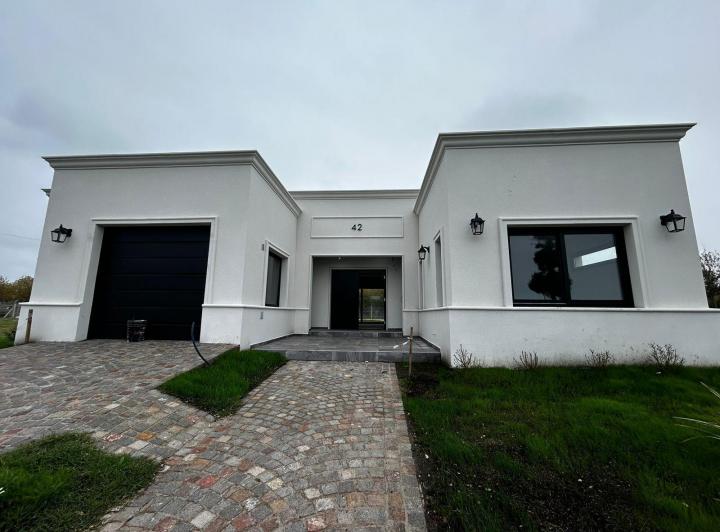 Casa · 200m² · 4 Ambientes · 1 Cochera