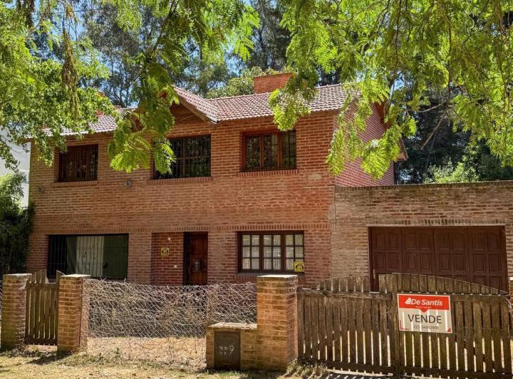 Casa · 214m² · 4 Ambientes · 2 Cocheras