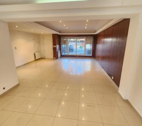 Casa · 111m² · 5 Ambientes · 1 Cochera