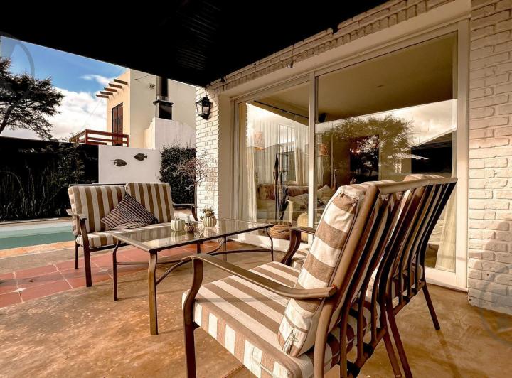 Casa · 333m² · 6 Ambientes · 3 Cocheras