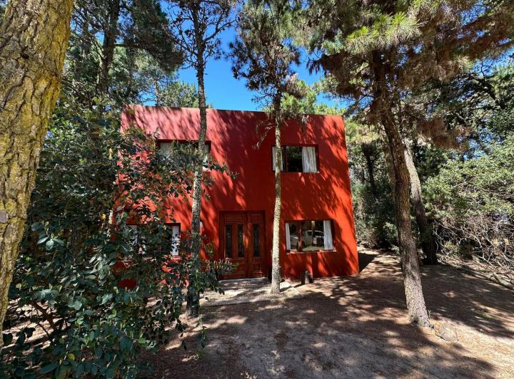 Casa · 130m² · 5 Ambientes · 3 Cocheras