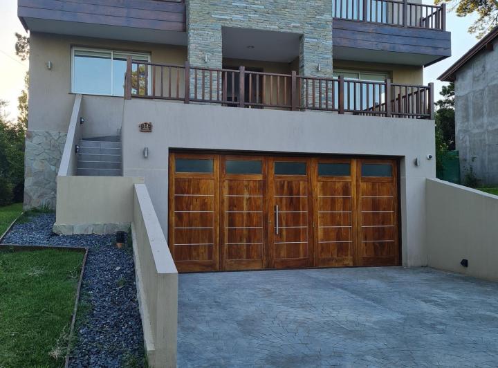 Casa · 265m² · 3 Dormitorios · 2 Cocheras