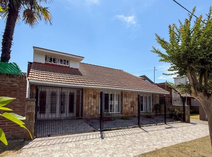Casa · 171m² · 4 Ambientes · 1 Cochera